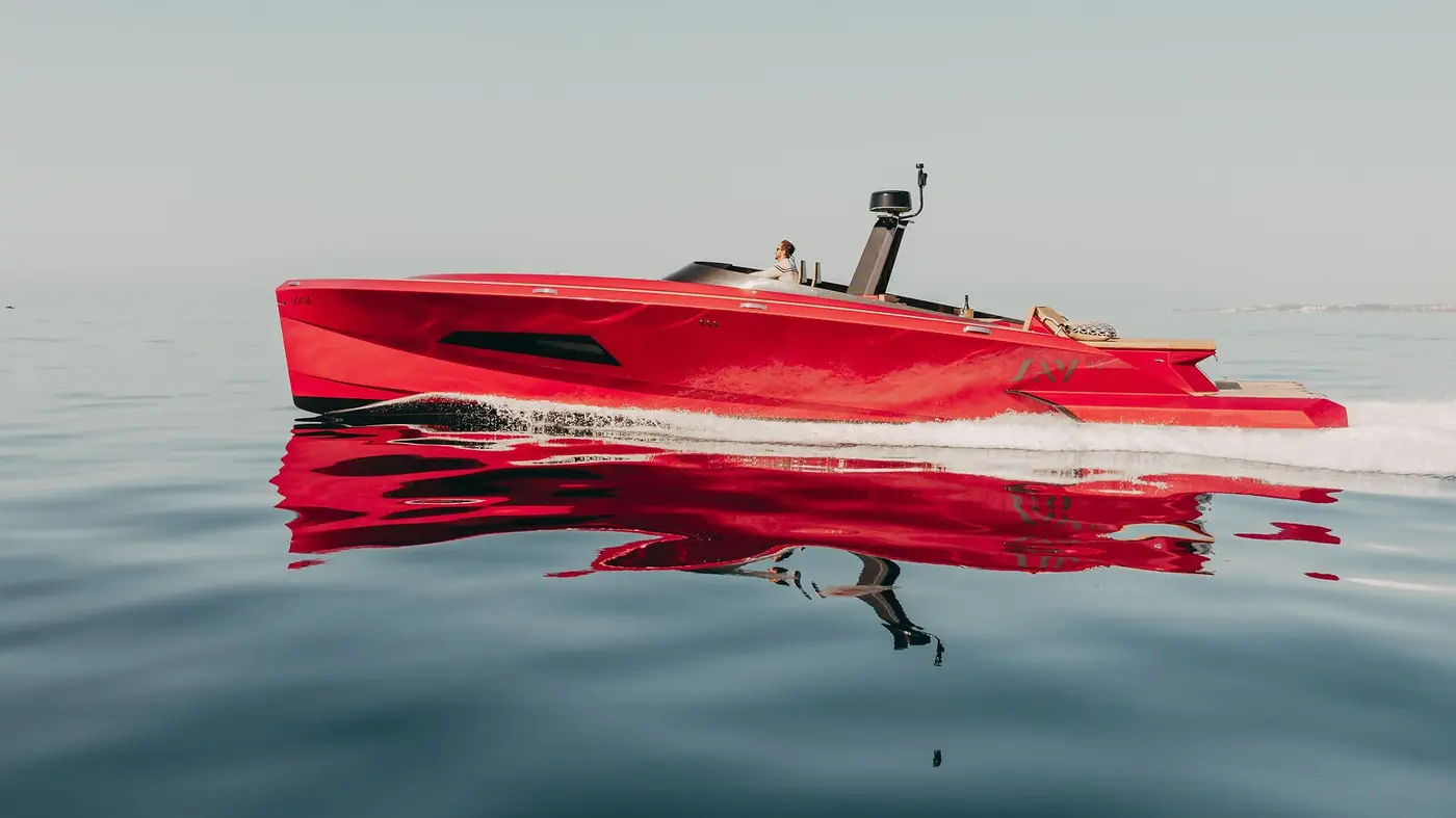 Red SAY 42 Andalusi under way on calm water