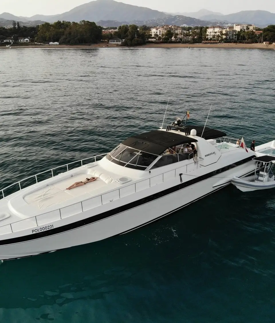 Mangusta 80 Nina under way off the coast