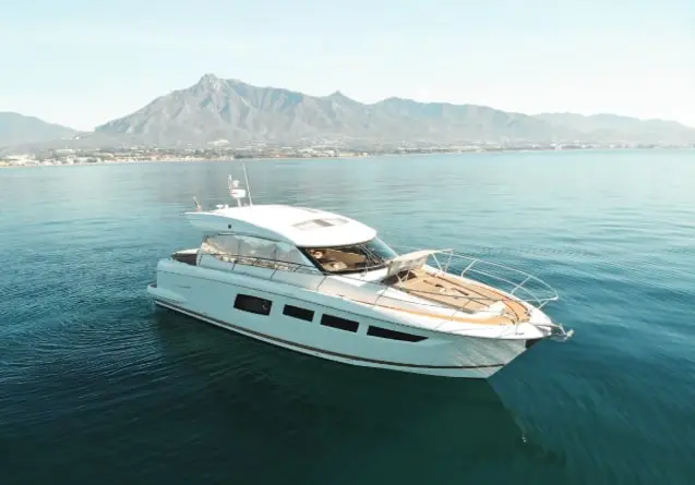 Prestige 500S La Brisa at anchor off Marbella