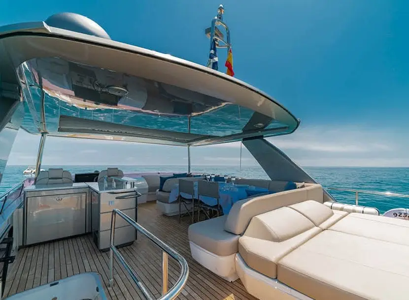Flybridge seating with wet bar and BBQ on Amante
