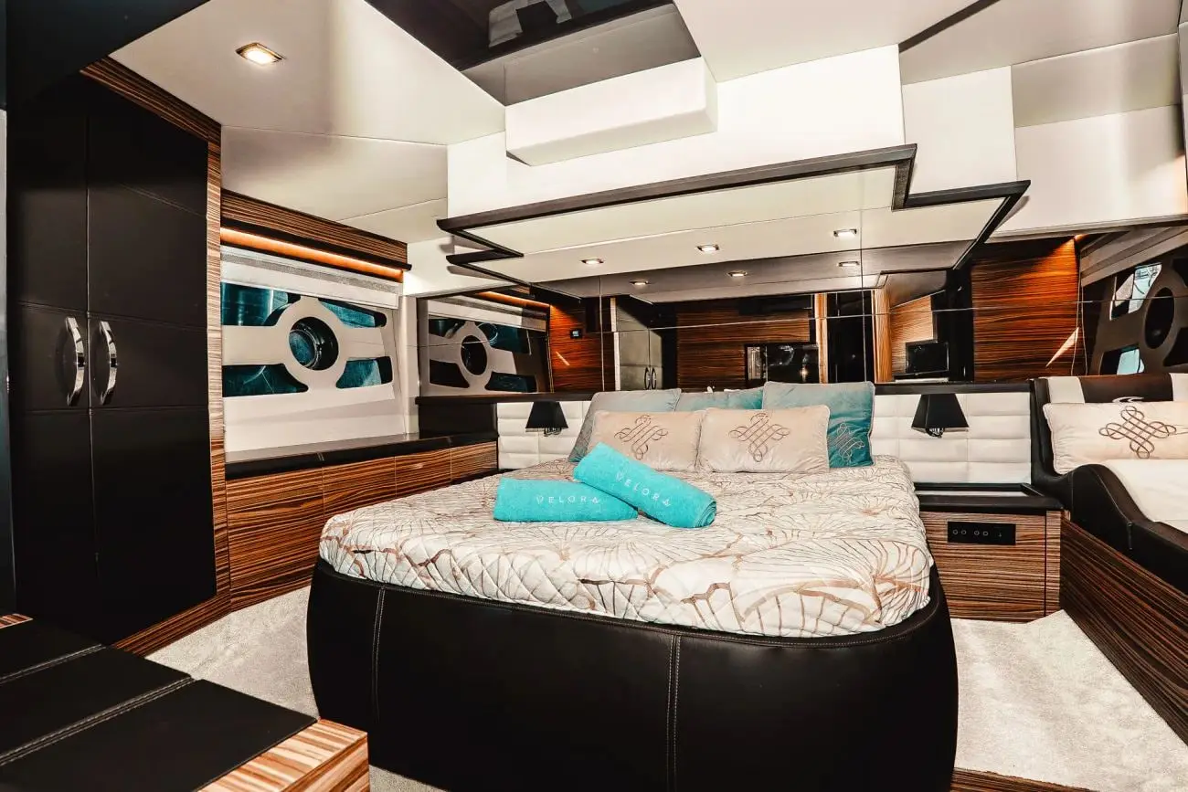 Master cabin with a double bed on Swederm