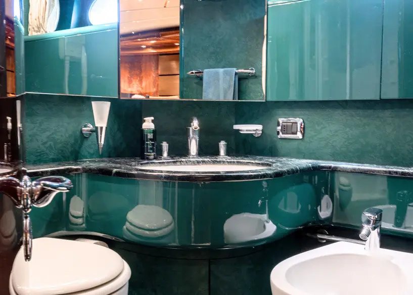 En-suite bathroom in green marble